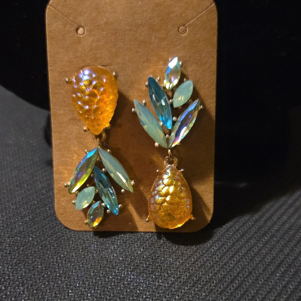 🚨2 For 38🚨Betsey Johnson Summer Picnic: Pineapple CrystalDrop Earrings Retired